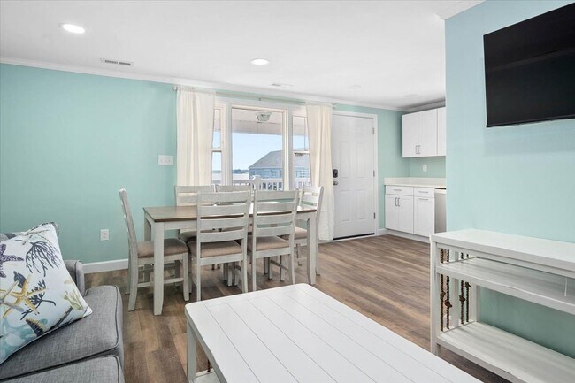 Building Photo - 322 Bayshore Dr