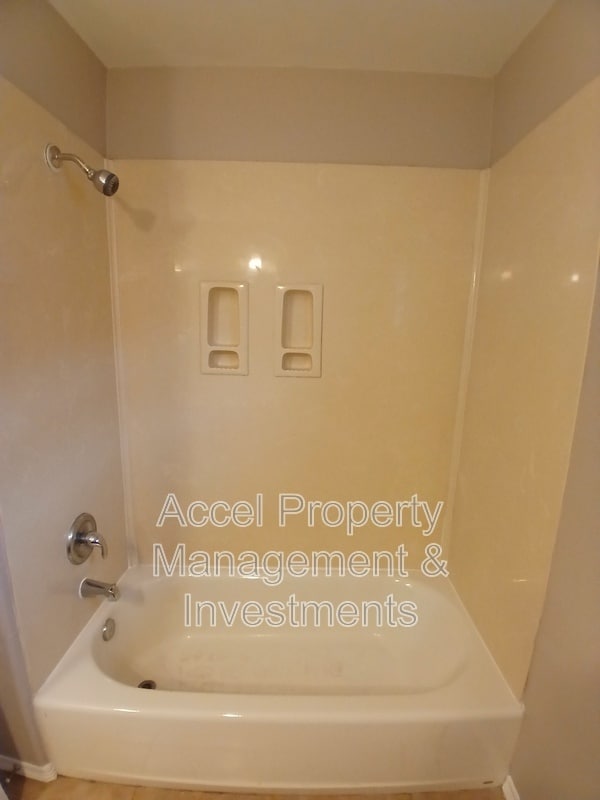 Building Photo - 3216 Ginger Ave