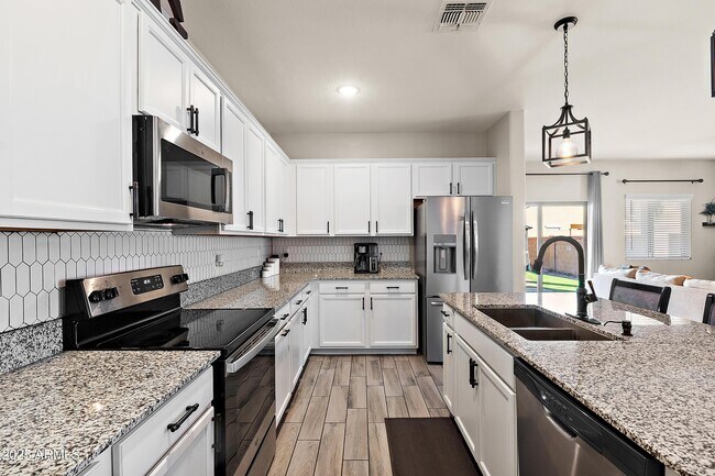 Building Photo - 242 Pacific Dr