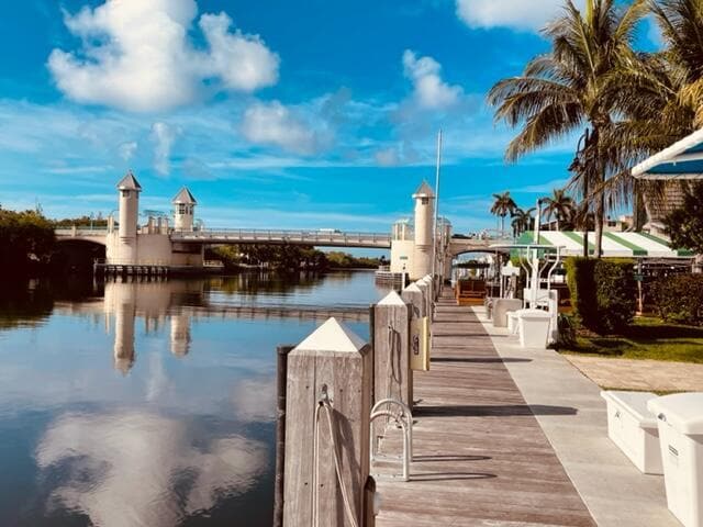 Building Photo - 401 Villa Cir