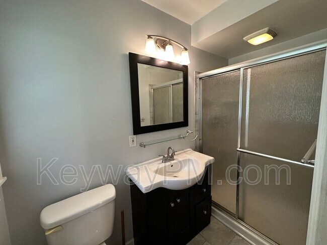 Building Photo - 2423 Brentwood Pl