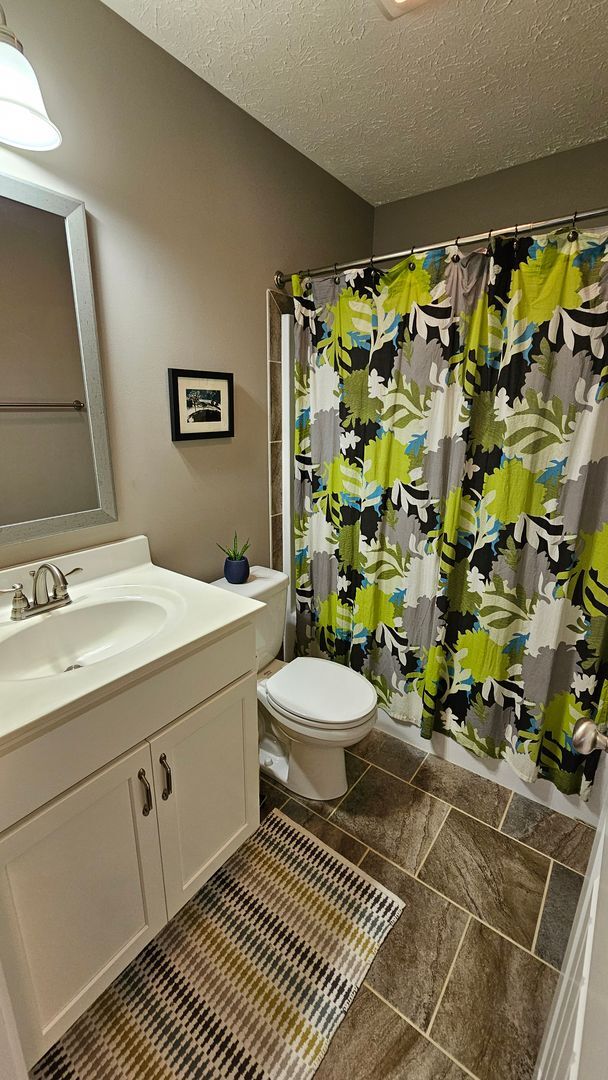 Building Photo - 6 Month Lease! Close to Exit 8 I-24! IMMACULATE!! 4 bed/2.5 Bath, 3 car garage/fenced in backyard...