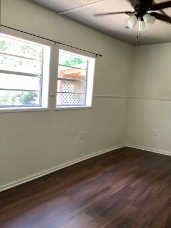 Building Photo - 200 Martin Dr