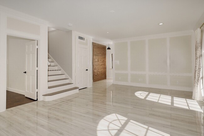 Building Photo - 24 Hornsilver Pl