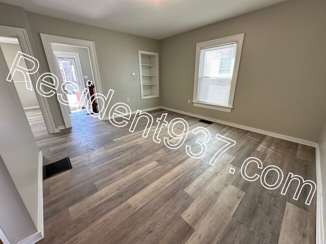 Building Photo - Spacious updated 3 bed 1 bath