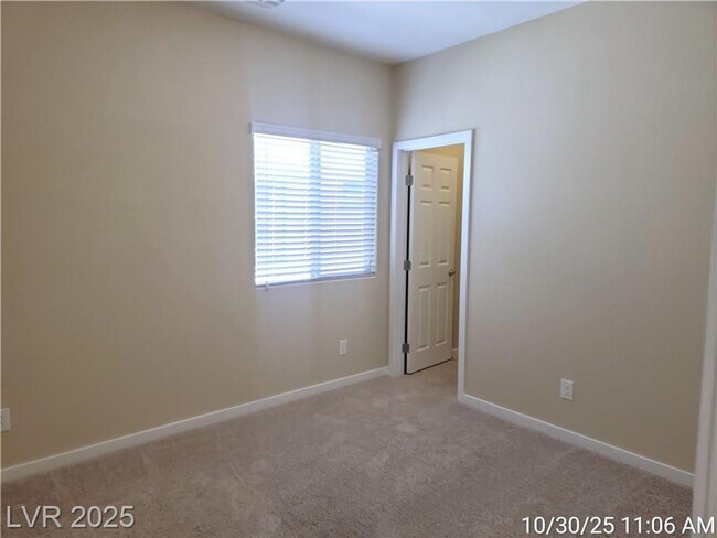 Building Photo - Lovely 2 Story Home!