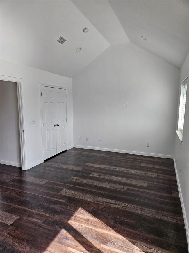 Building Photo - 5911 Lago Vista Way