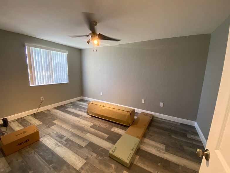 Building Photo - 2831 N Oakland Forest Dr