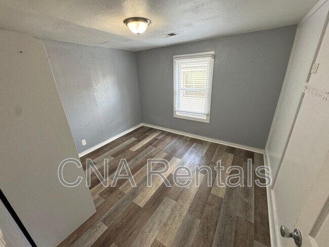 Building Photo - 539 Paines Ave NW