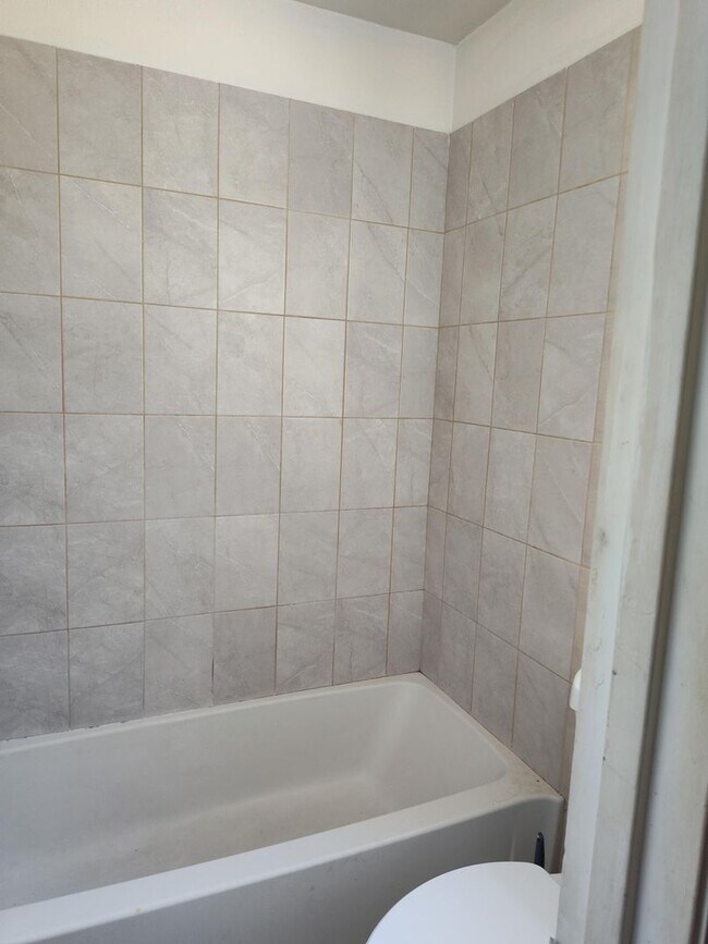 Building Photo - Welcome to Silver Springs Shores–Plaza Rid...