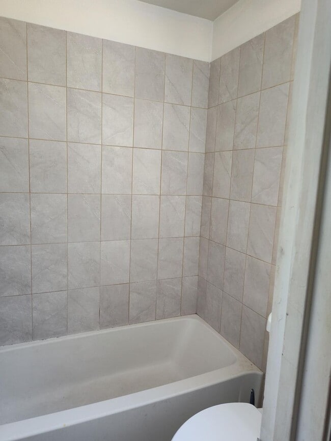 Building Photo - Welcome to Silver Springs Shores–Plaza Ridge – Comfort, Convenience & Affordability in the Heart ...