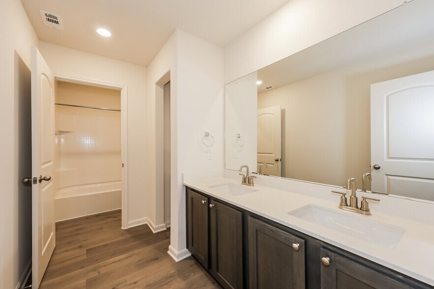 Building Photo - 9609 Klondike Dr