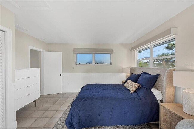 Building Photo - 550 Gaspar Dr