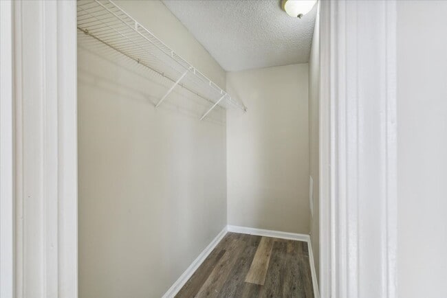 Building Photo - Updated 2 Bedroom 2 Bath Condo Near Fort Eustis and Williamsburg