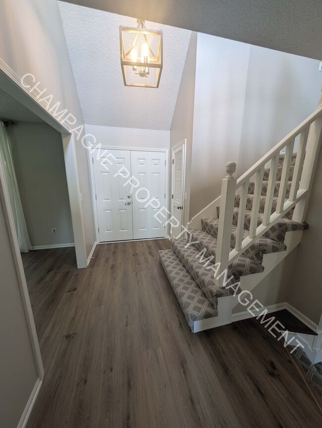Building Photo - GORGEOUS LENEXA HOME FOR RENT - FLAT ROCK ...