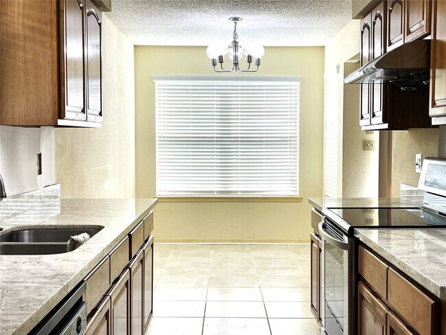 Building Photo - 6203 Gladewell Dr