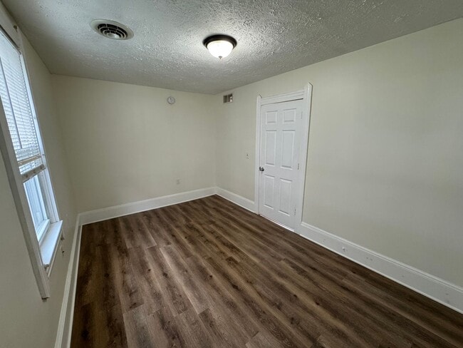 Building Photo - 2476 W 10th St