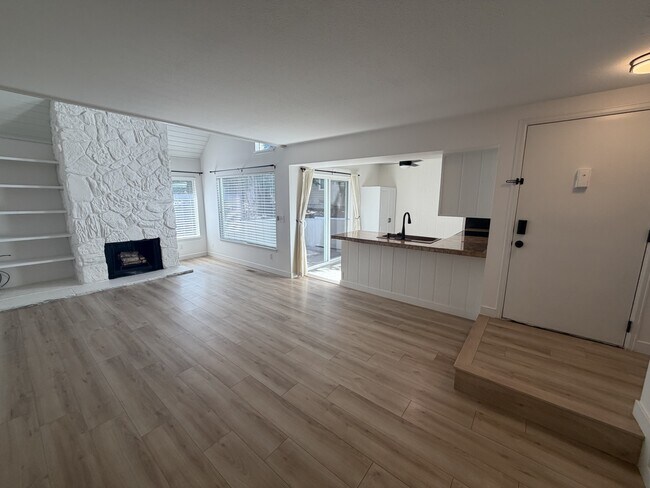 Building Photo - 2461 S Xanadu Way