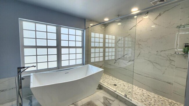 Building Photo - 1851 Corsica Dr