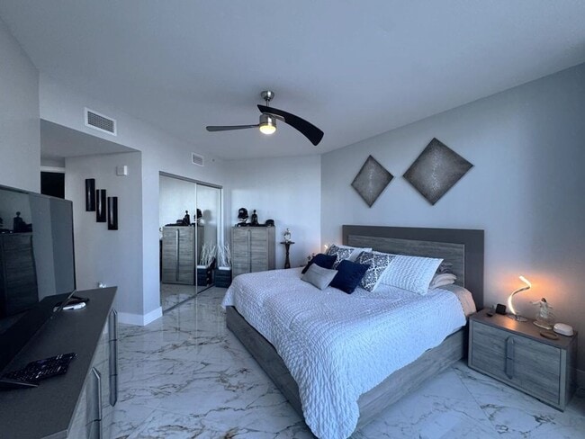 Building Photo - 2/2 in Marina Grande