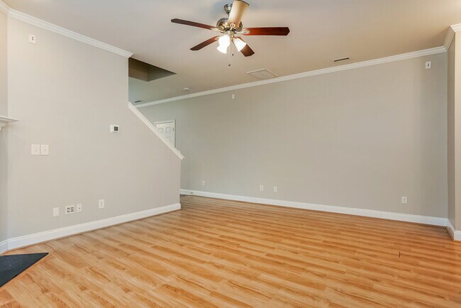 Building Photo - 130 Norwich Dr