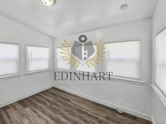 Building Photo - 3049 E McKinley Ave