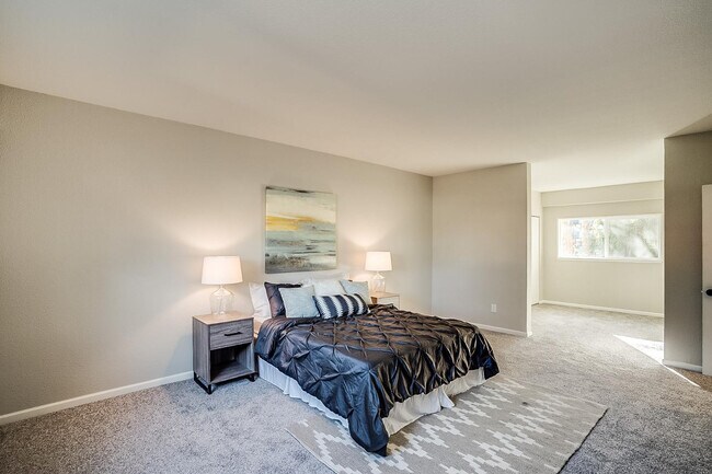 Building Photo - 351 E Thomas Rd