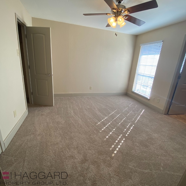 Building Photo - 3 bedroom 2.5 bathroom Duplex