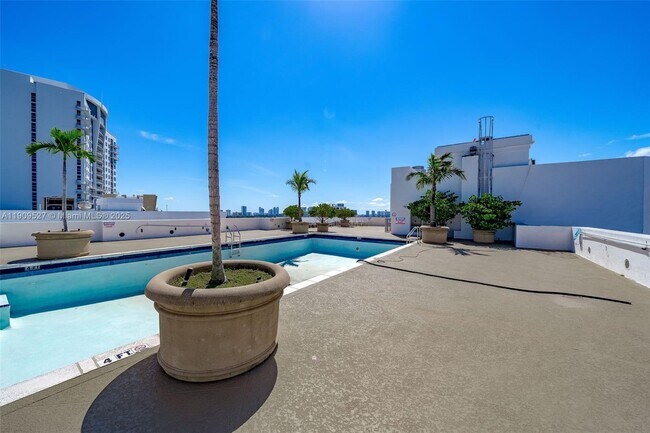 Building Photo - 1830 Radius Dr