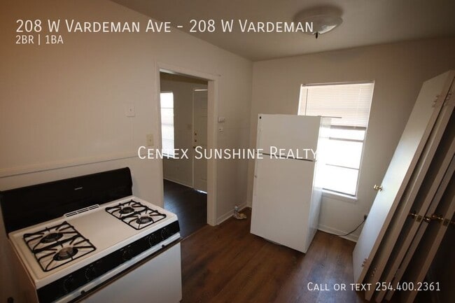 Building Photo - 208 W Vardeman Ave