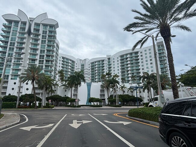 Building Photo - 7900 Harbor Island Dr