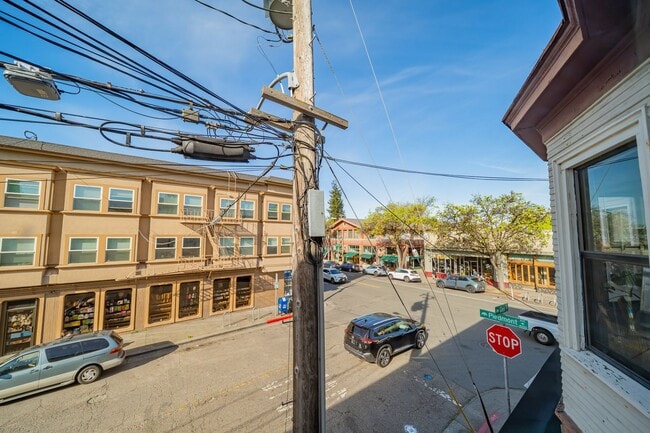 Building Photo - 4056 Piedmont Ave