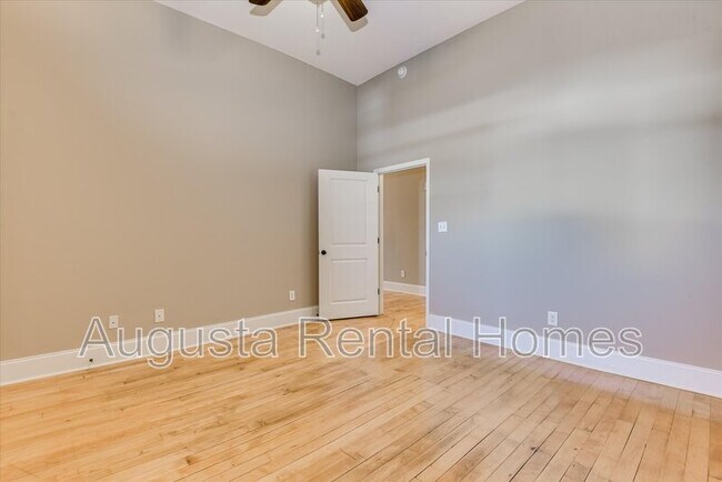 Building Photo - 936 Broad St