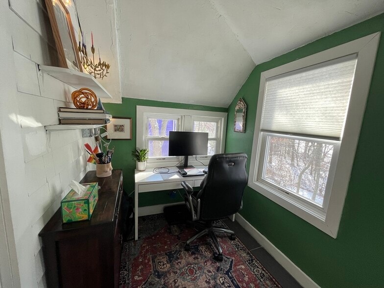 Building Photo - 32 Hautevale St