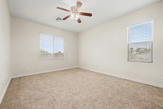 Building Photo - 8425 W Northview Ave