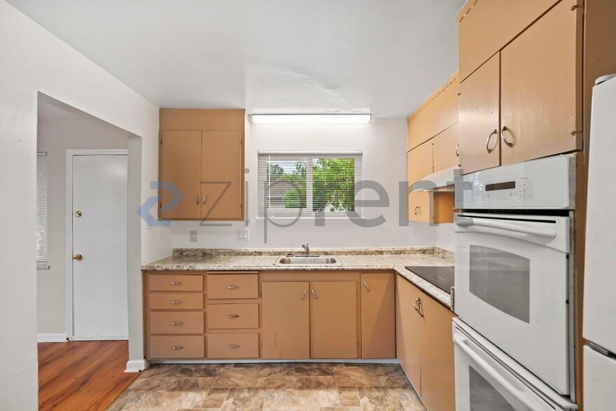 Building Photo - Unit 1