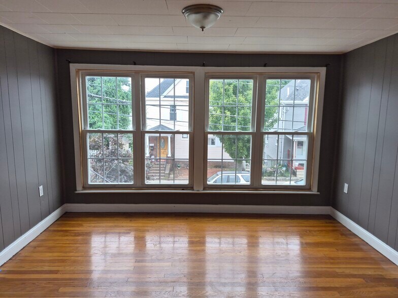 Living room - 9 Derne St