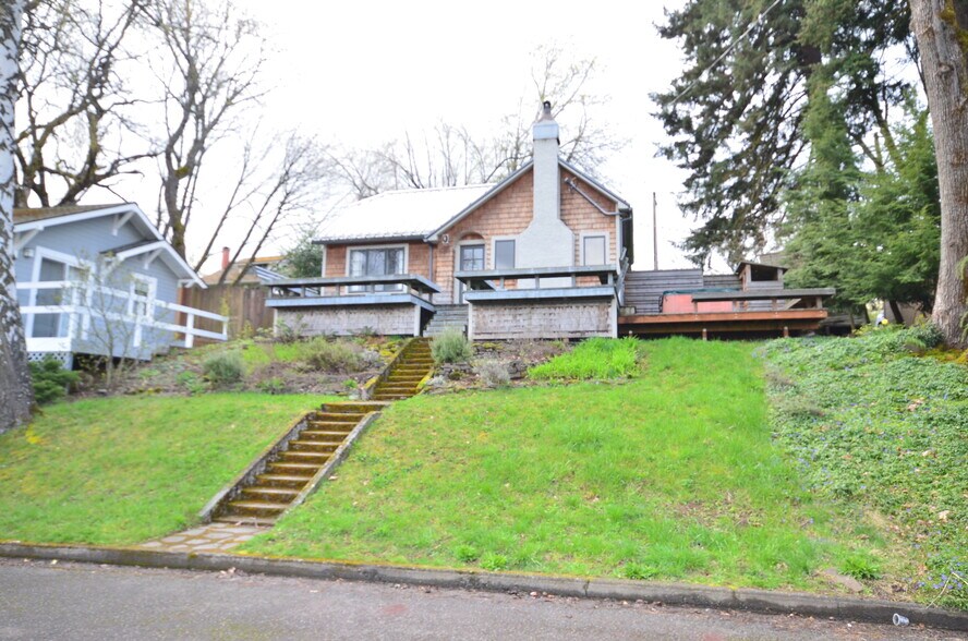 Building Photo - 1007 Montello Ave