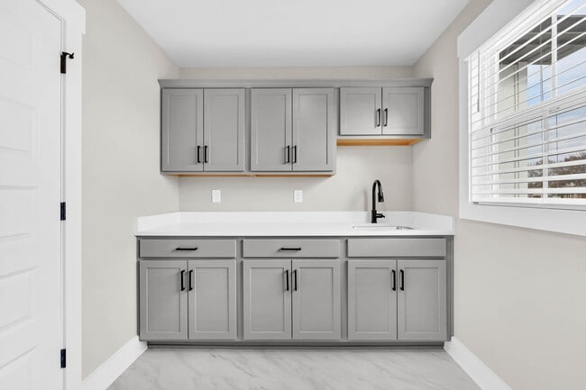 Building Photo - 166 Sango Dr