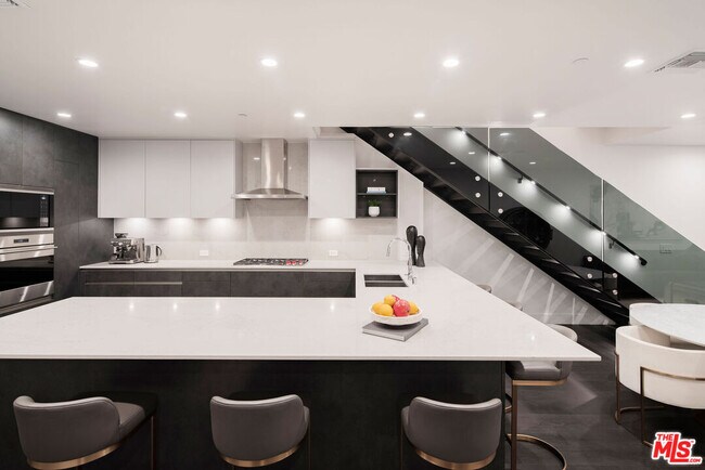 Building Photo - 724 Croft Ave