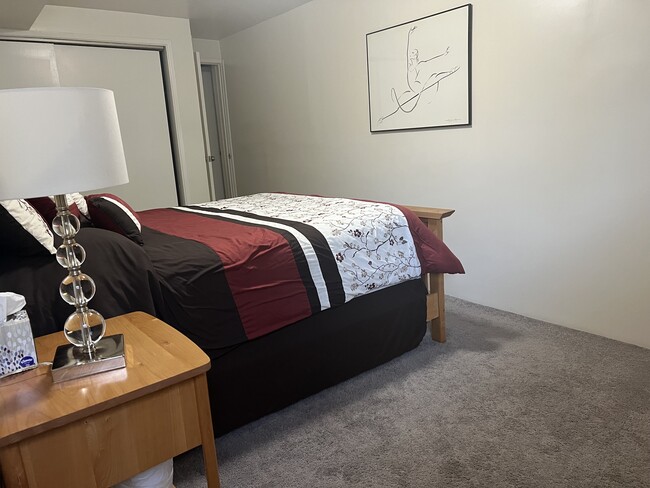 Building Photo - 3219 31st Ave W