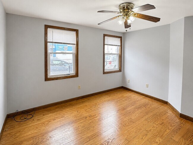 Building Photo - 90 Aetna St