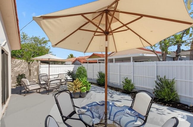 Building Photo - 2614 W 65th St