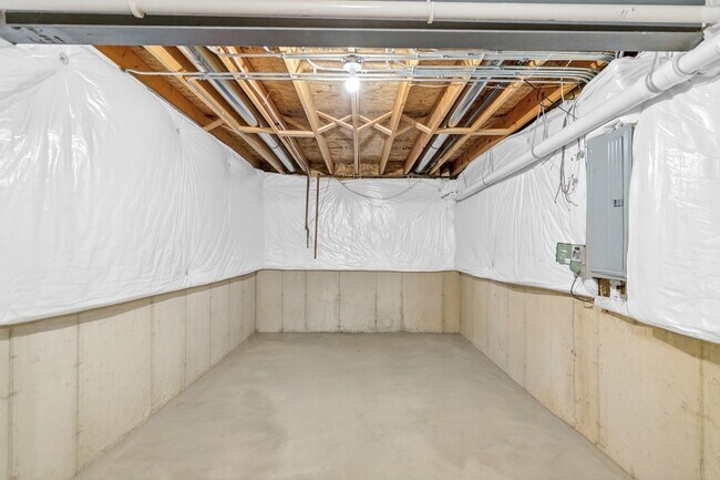 Building Photo - 2660 Harnish Dr