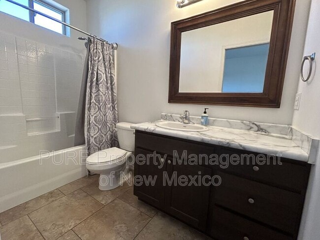 Building Photo - 2208 E Ranch Dr