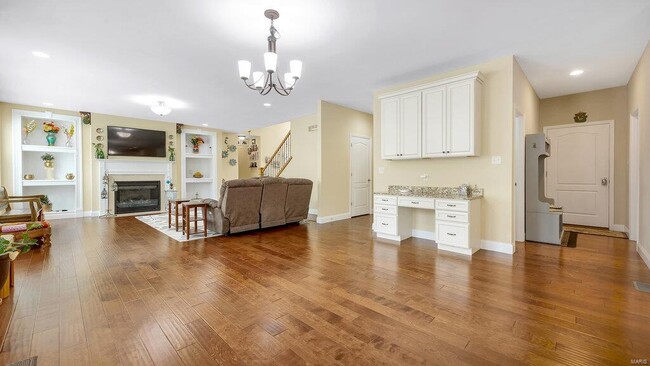 Building Photo - 303 Gateview Dr