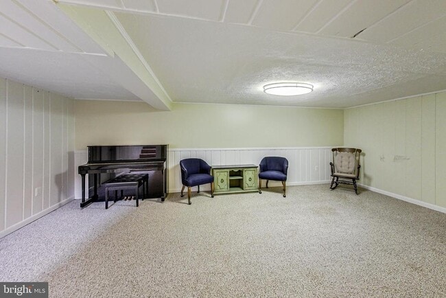 Building Photo - 4715 Oxbow Rd