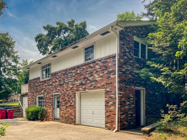 Building Photo - 2 Bedroom Home For Rent in Greensburg