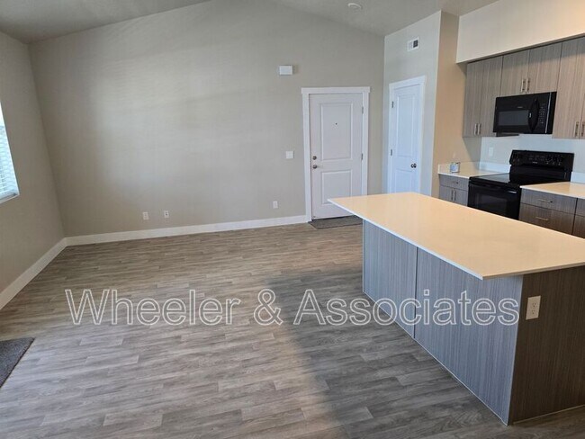 Building Photo - 154 7th St