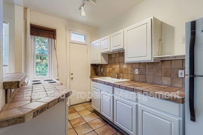 Building Photo - 1376 Pearl St